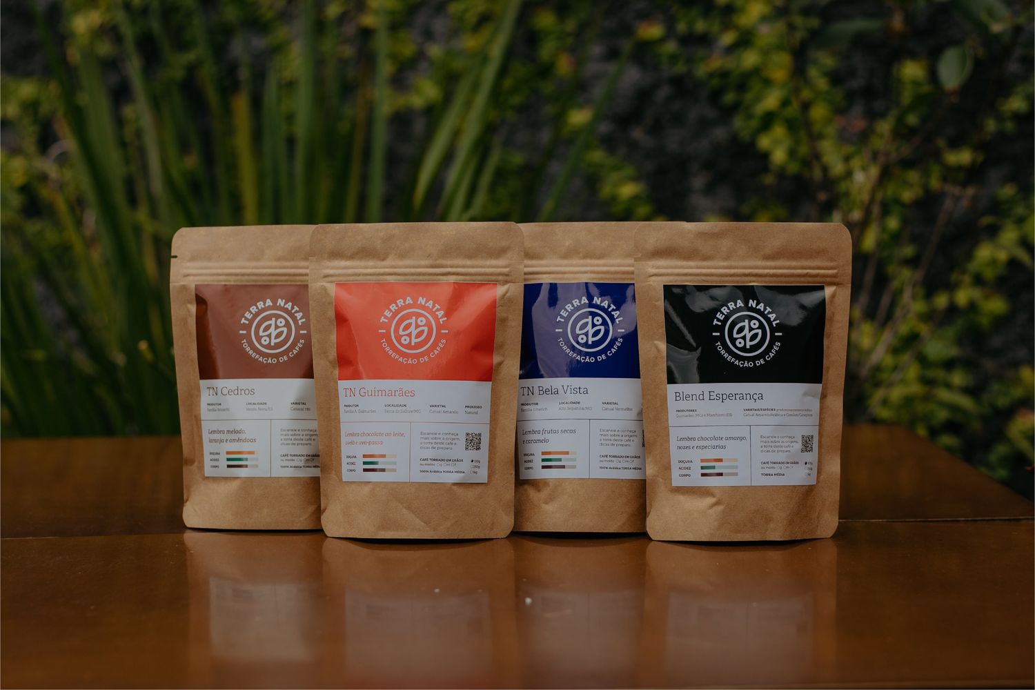 Os quatro pacotes do Kit Degustação Origens lado a lado: TN Cedros, TN Guimarães, TN Bela Vista e Blend Esperança